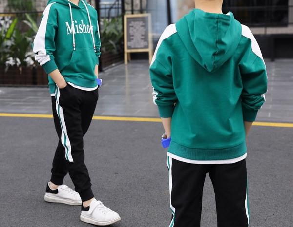 Νέο μοντέλο παιδική αθλητική φόρμα  με κουκούλα σε λευκό χρώμα