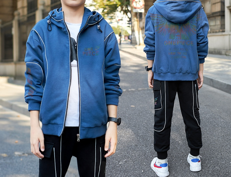 Dječji dnevni set u tri boje s kapuljačom za dječake