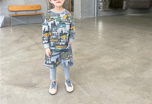 Νέο μοντέλο σετ ανοιξιάτικο με πολύχρωμο μοτίβο για αγόρια