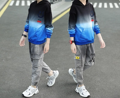 Καθημερινά σετ  σε τρία χρώματα με κουκούλα