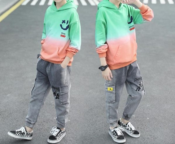 Καθημερινά σετ  σε τρία χρώματα με κουκούλα