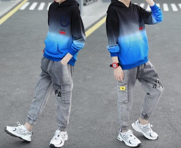 Καθημερινά σετ  σε τρία χρώματα με κουκούλα