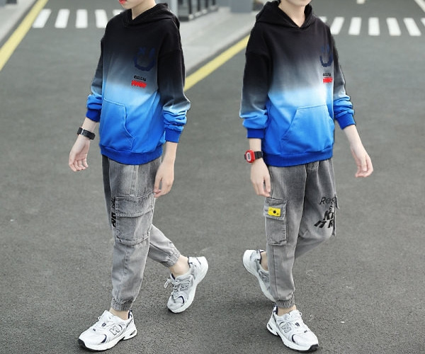 Καθημερινά σετ  σε τρία χρώματα με κουκούλα