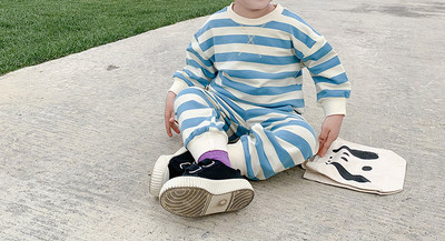 Παιδικό ριγέ σετ  σε δύο μέρη για αγόρια