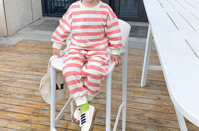 Παιδικό ριγέ σετ  σε δύο μέρη για αγόρια