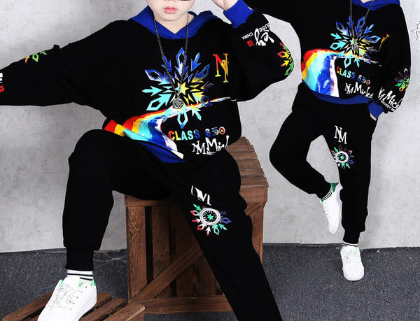 Καθημερινό σετ - φούτερ και παντελόνι με χρώμα απλικέ