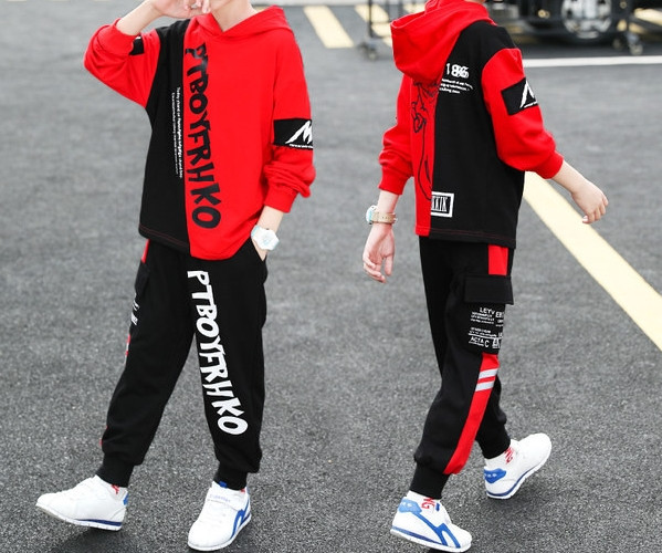 Νέα παιδική φόρμα με κουκούλα σε τρία χρώματα