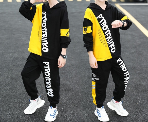 Νέα παιδική φόρμα με κουκούλα σε τρία χρώματα