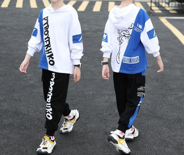 Νέα παιδική φόρμα με κουκούλα σε τρία χρώματα