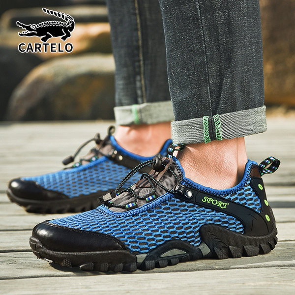 Ανοιξιάτικες μπότες πεζοπορίας με αντιολισθητική σόλα