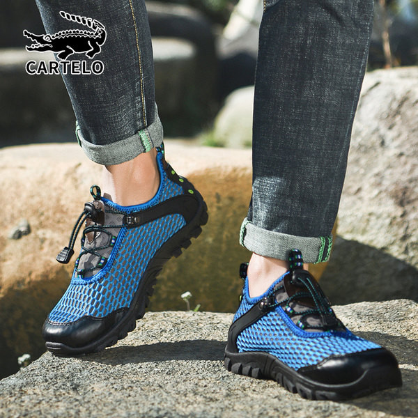 Ανοιξιάτικες μπότες πεζοπορίας με αντιολισθητική σόλα