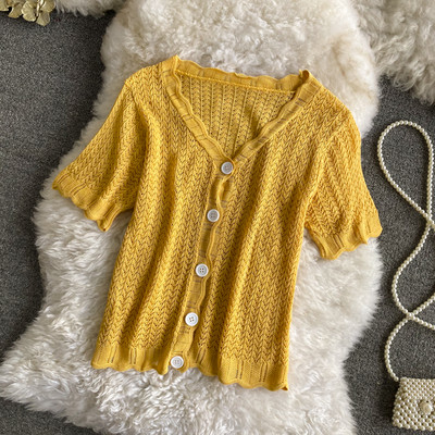 Ženska bluza sa špic izrezom i kratkim rukavima u više boja