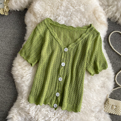 Ženska bluza sa špic izrezom i kratkim rukavima u više boja