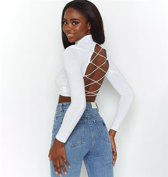 Moderna kratka bluza s golim leđima i vezanjem