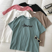 Ženska majica s natpisom i okruglim izrezom