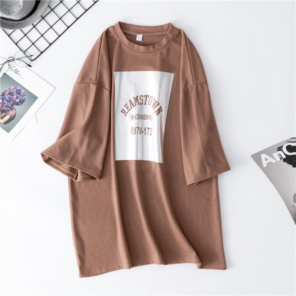 Ležerna ženska majica kratkih rukava s aplikacijom