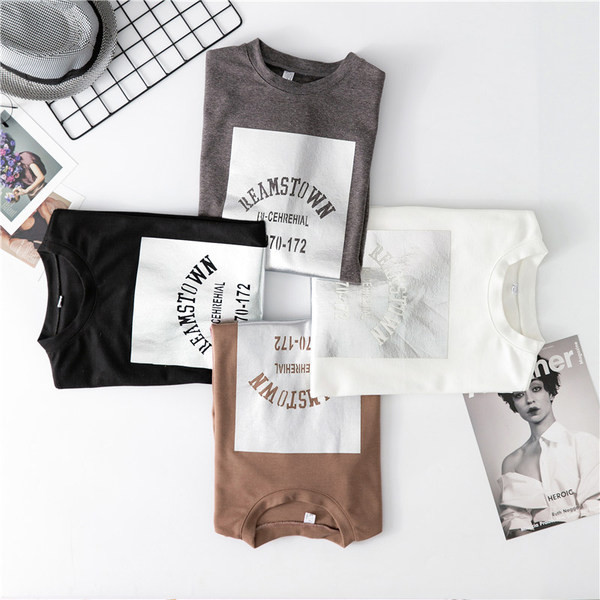 Ležerna ženska majica kratkih rukava s aplikacijom