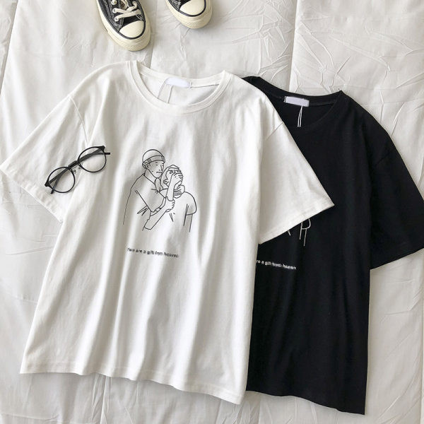 Ženska majica s ovalnim izrezom i kratkim rukavima