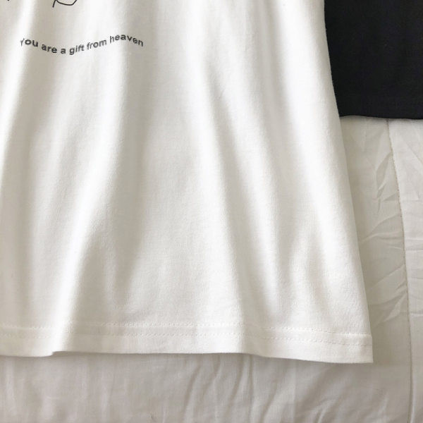 Ženska majica s ovalnim izrezom i kratkim rukavima