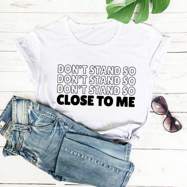 Γυναικείο μπλουζάκι με απλικέ και κοντό μανίκι