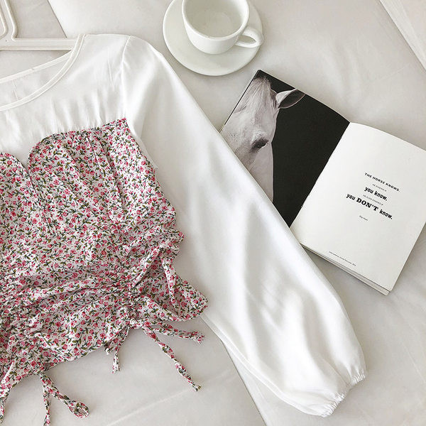 Moderna ženska bluza s vezama i cvjetnim motivima