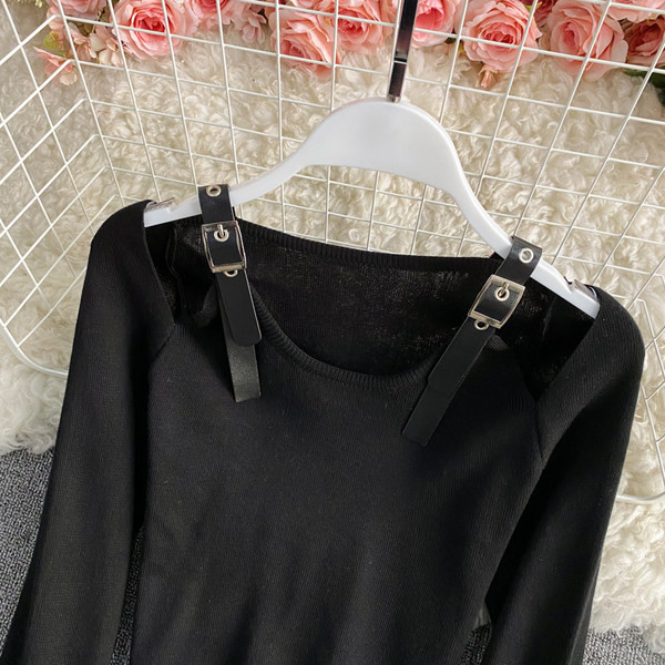 Γυναικεία casual μπλούζα με μακριά μανίκια και οβάλ ντεκολτέ σε λευκό και μαύρο