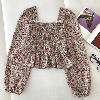 Sieviešu blūze ar kvadrātveida kakla izgriezumu un garām piedurknēm