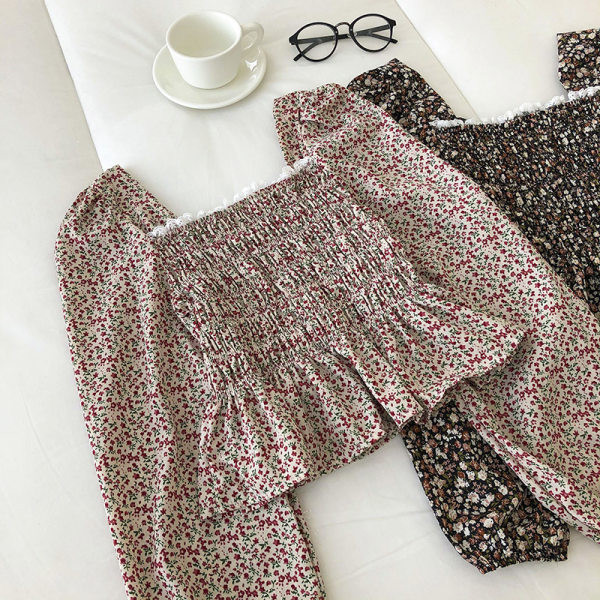 Sieviešu blūze ar kvadrātveida kakla izgriezumu un garām piedurknēm