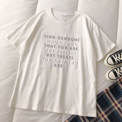 Casual γυναικείο μπλουζάκι με επιγραφές και κοντά μανίκια