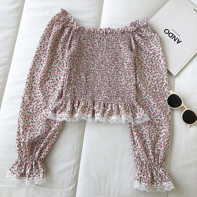 Μοντέρνα γυναικεία μπλούζα με δαντέλα και μοτίβα λουλουδιών