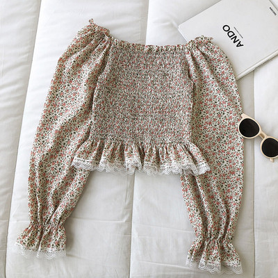 Μοντέρνα γυναικεία μπλούζα με δαντέλα και μοτίβα λουλουδιών