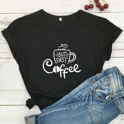 Casual γυναικείο μπλουζάκι με απλικέ και οβάλ ντεκολτέ