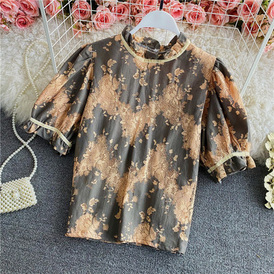 Ženska ležerna bluza s visokim ovratnikom i kratkim rukavima