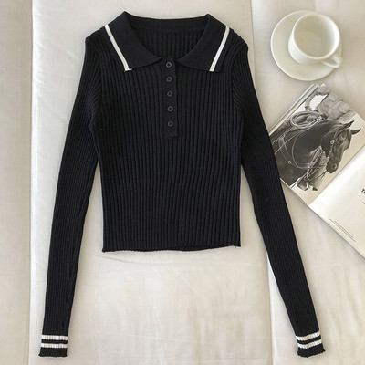 Μοντέρνα γυναικεία μπλούζα με κλασικό γιακά και κουμπιά