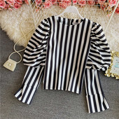 Γυναικεία casual ριγέ μπλούζα με οβάλ ντεκολτέ και μανίκια