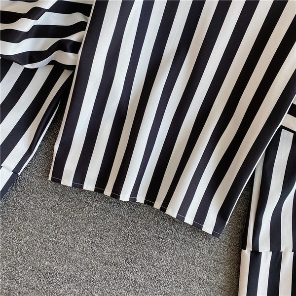 Γυναικεία casual ριγέ μπλούζα με οβάλ ντεκολτέ και μανίκια