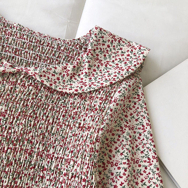 Γυναικεία μπλούζα με λουλουδάτα μοτίβα και μακριά μανίκια