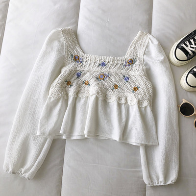 Γυναικεία μπλούζα με κέντημα και τετράγωνο ντεκολτέ