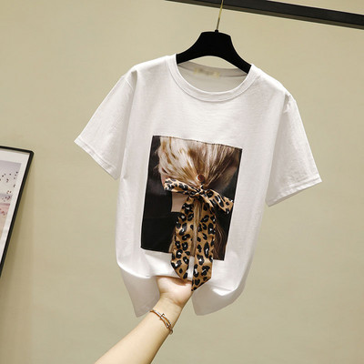 Γυναικείο casual μπλουζάκι με κοντά μανίκια και απλικέ