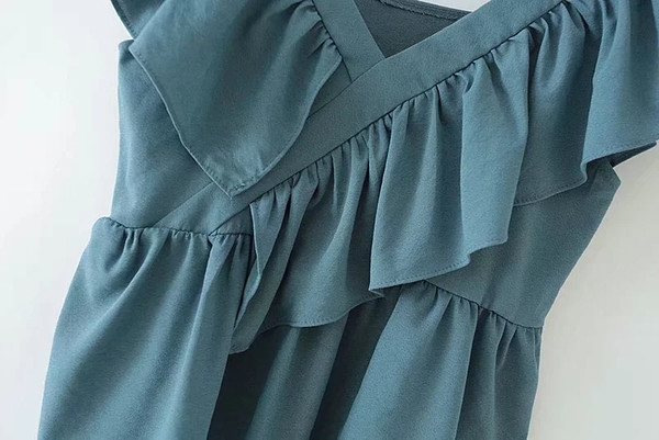 Ženska ležerna bluza s kovrčama i špic izrezom