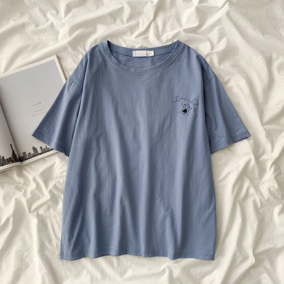 Ležeran široki model ženske majice s ovalnim izrezom