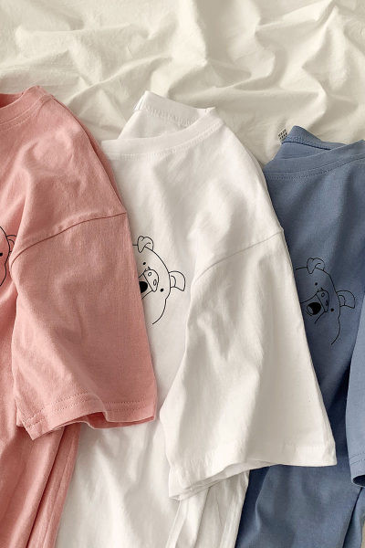 Ležeran široki model ženske majice s ovalnim izrezom