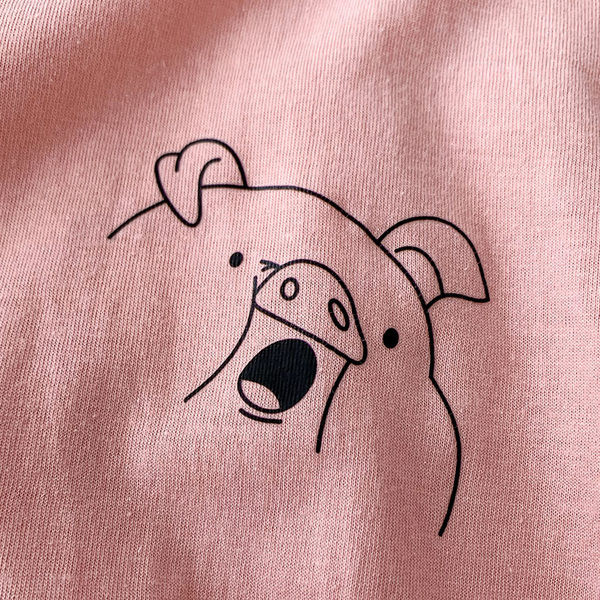 Ležeran široki model ženske majice s ovalnim izrezom