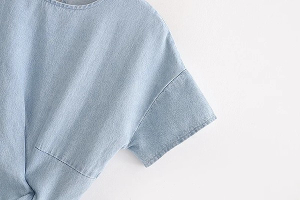 Ασύμμετρη τζιν μπλούζα με κορδόνια