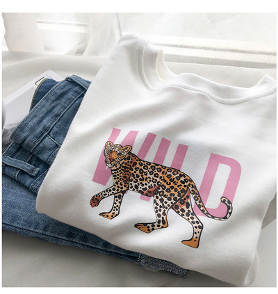 Γυναικείο μπλουζάκι με κοντά μανίκια και απλικέ