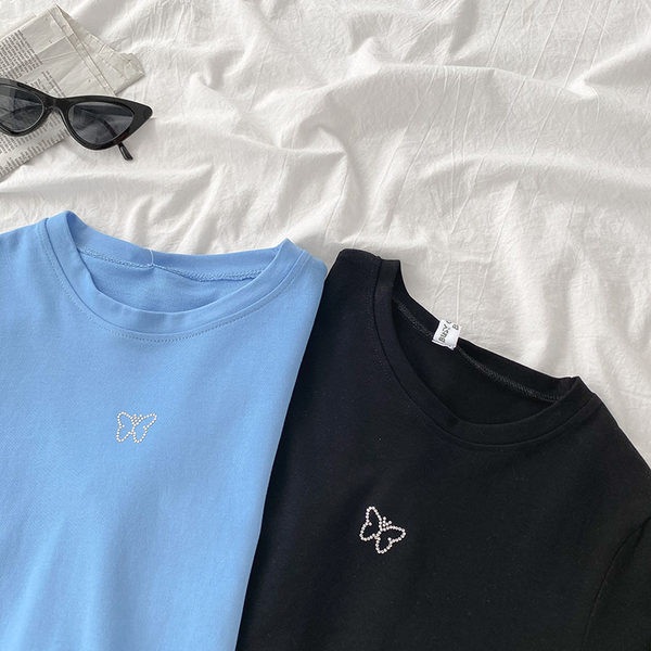 Ženska kratka majica s kamenčićima i ovalnim izrezom