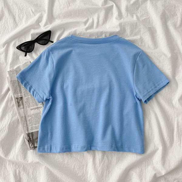 Ženska kratka majica s kamenčićima i ovalnim izrezom