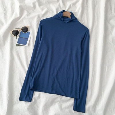 Sieviešu blūzes vienkāršs modelis ar augstu apkakli