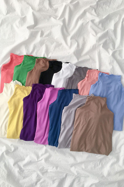 Sieviešu blūzes vienkāršs modelis ar augstu apkakli