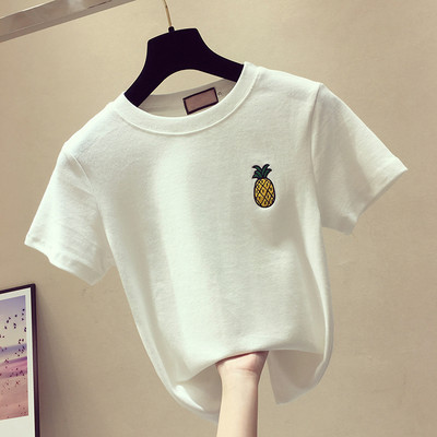 Casual γυναικείο μπλουζάκι με κοντά μανίκια και κεντήματα ανανά